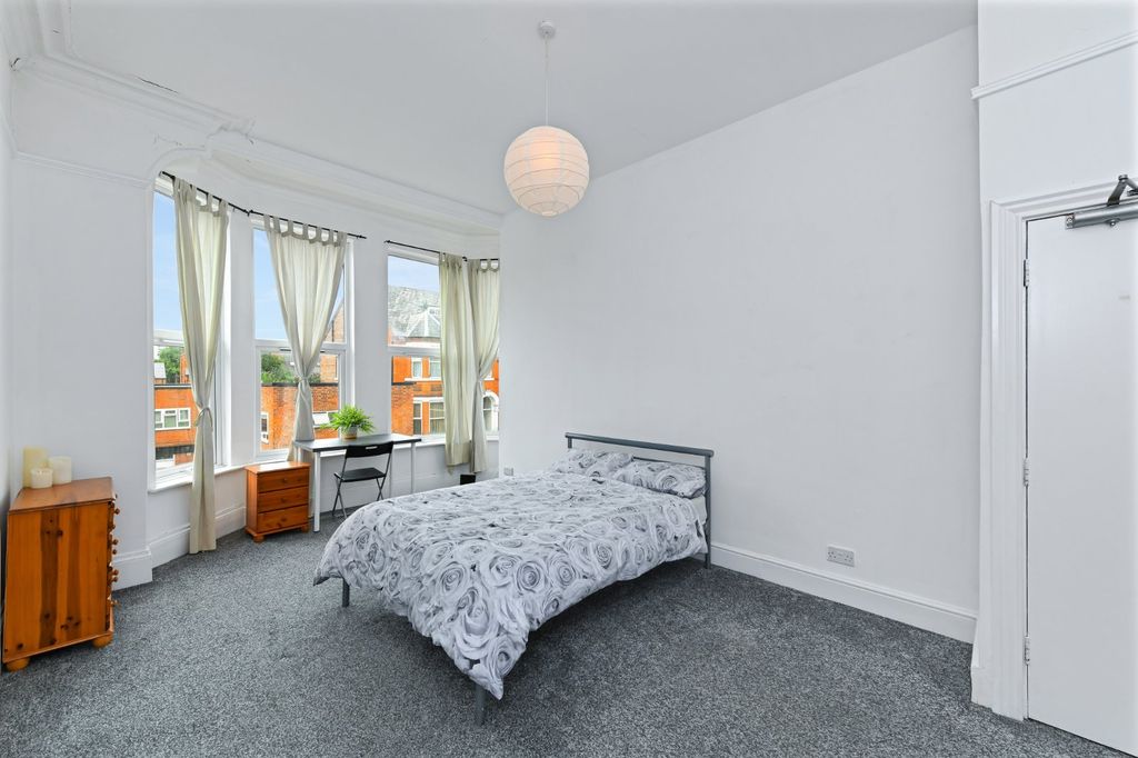 Property photo 2 of 6 Picture No. 18