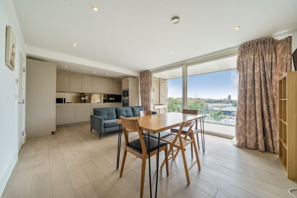 Property photo 3 of 20 Picture No. 12