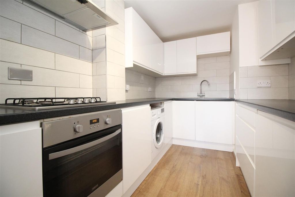 Property photo 1 of 9 Kitchen.Jpg