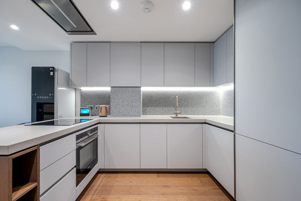 Property photo 3 of 18 1397911-3-6970B11...