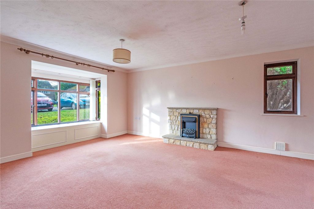 Property photo 3 of 11 Sitting Room