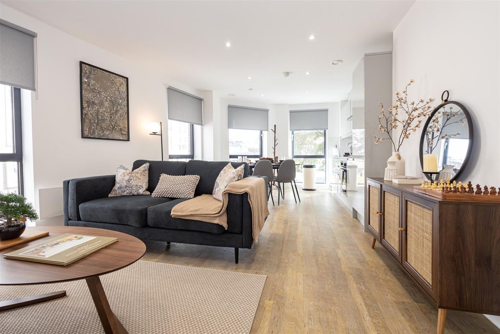 Property photo 3 of 9