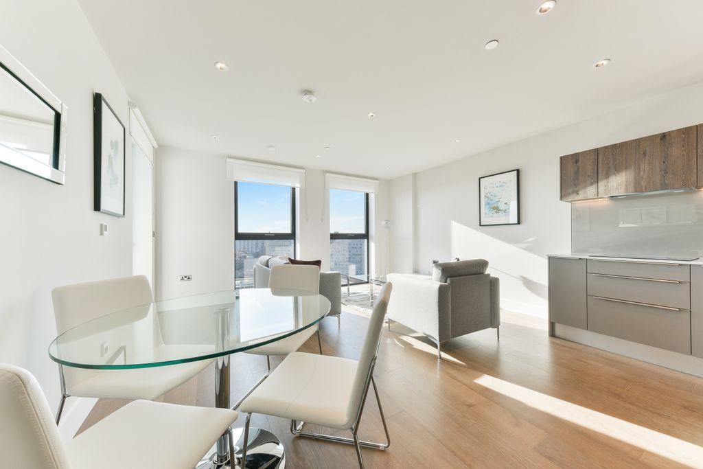 Property photo 3 of 8 Dining Area