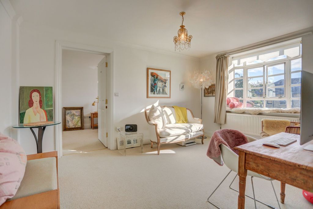 Property photo 2 of 21