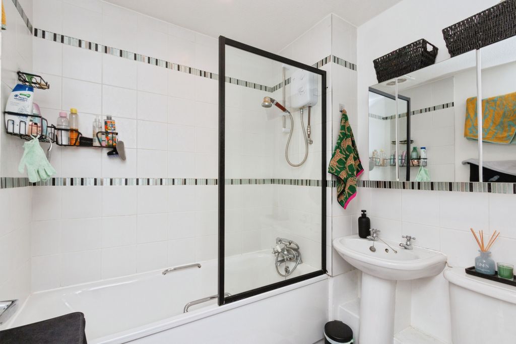 Additional image 8 of 1 bed flat for saleDudley Close, Bordon GU35