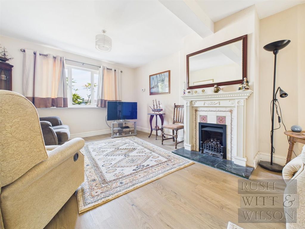 Property photo 2 of 25