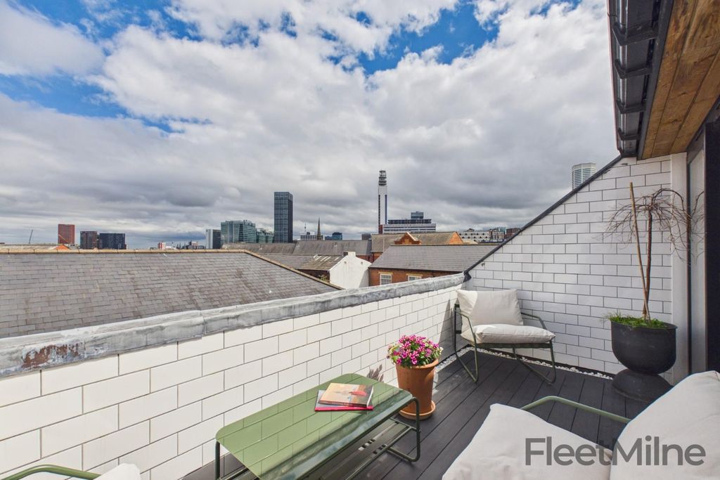 Property photo 2 of 31 Terrace