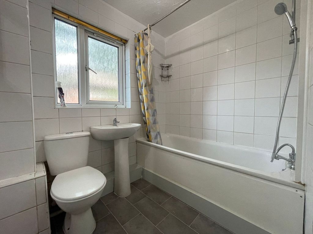 Property photo 2 of 6 Bathroom