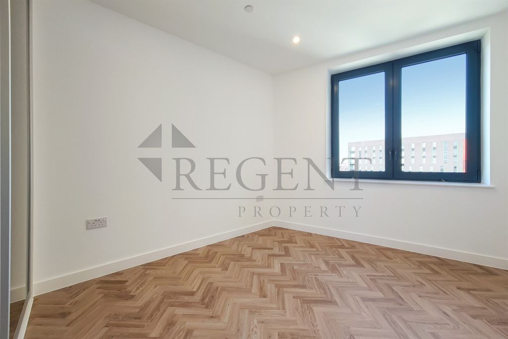 Property photo 3 of 7 Bed Area