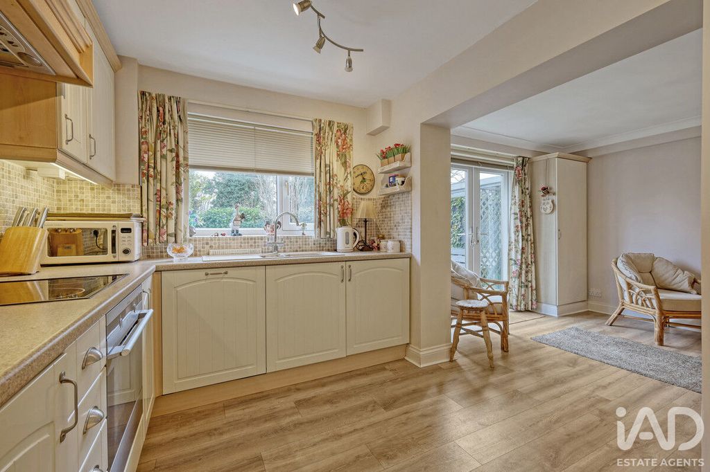 Property photo 2 of 20