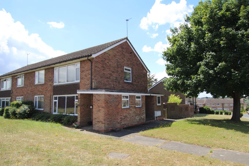 Property photo 1 of 13 Two Bedroom Maisonette For Rent