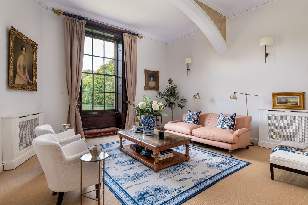 Property photo 2 of 28