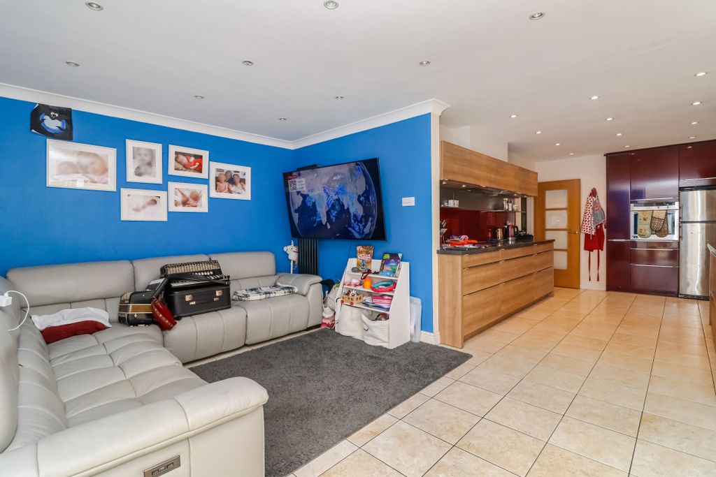 Property photo 3 of 25