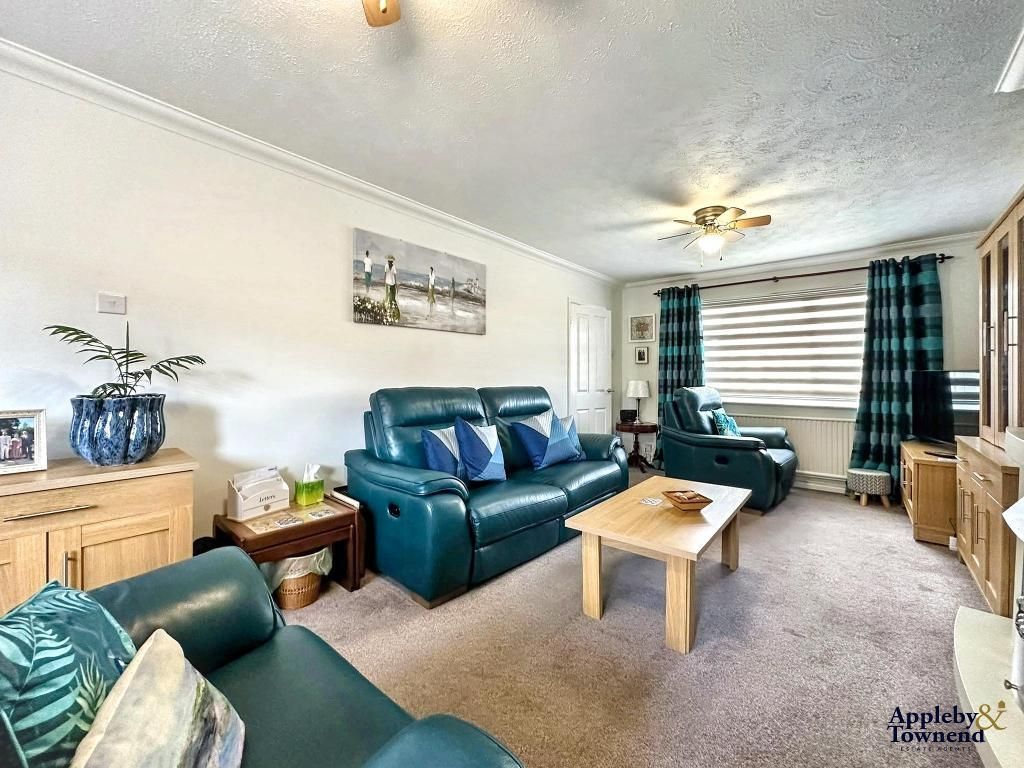 Property photo 2 of 27