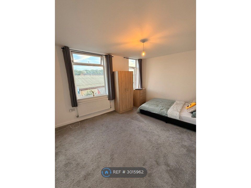 Property photo 3 of 9 Room 2
