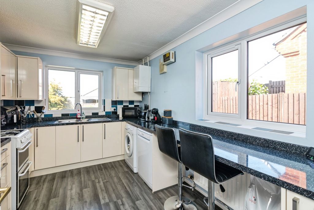 Property photo 3 of 17 Kitchen