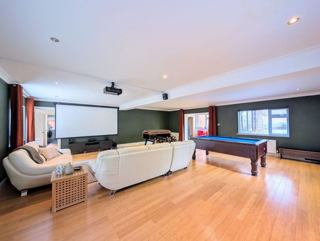 Property photo 3 of 32 Games Room