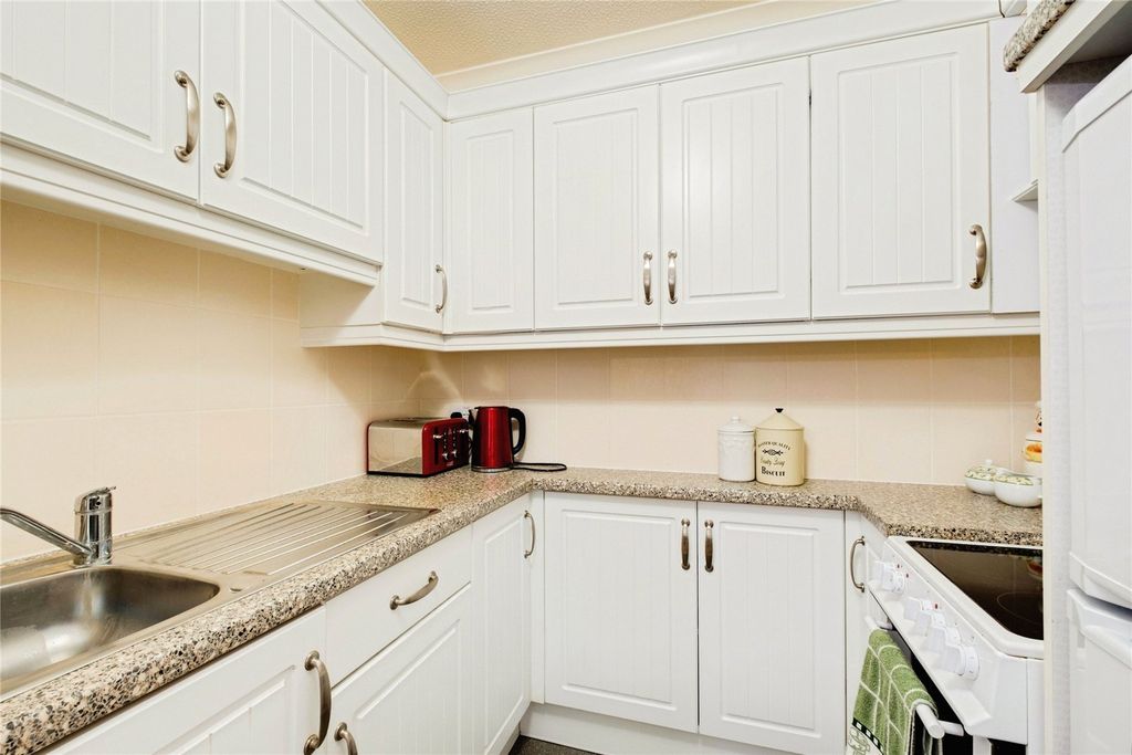 Property photo 1 of 11 Kitchen