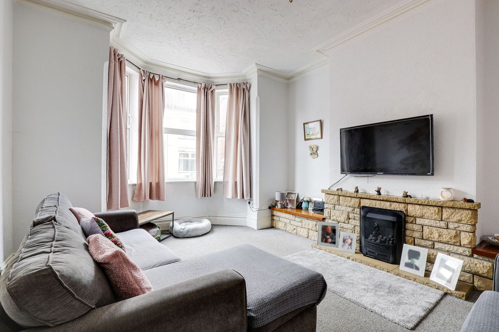 Property photo 2 of 21