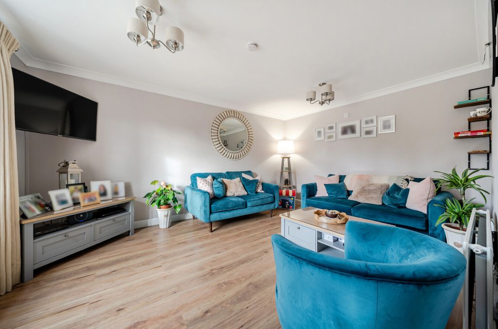 Property photo 3 of 16 1416230-7-699833F...