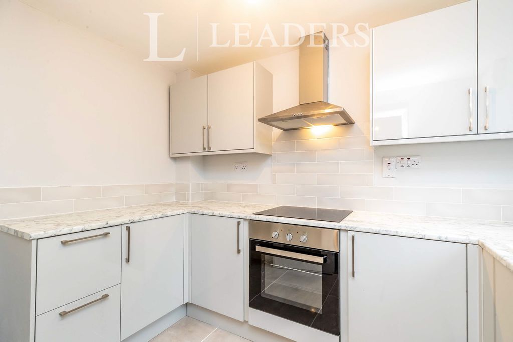 Property photo 3 of 10 Kitchen