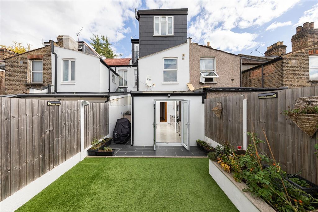 Property photo 3 of 19 Meath Road, E15