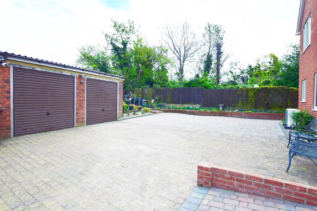 Property photo 2 of 29