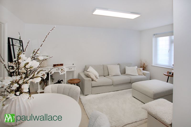 Property photo 3 of 10 Lounge