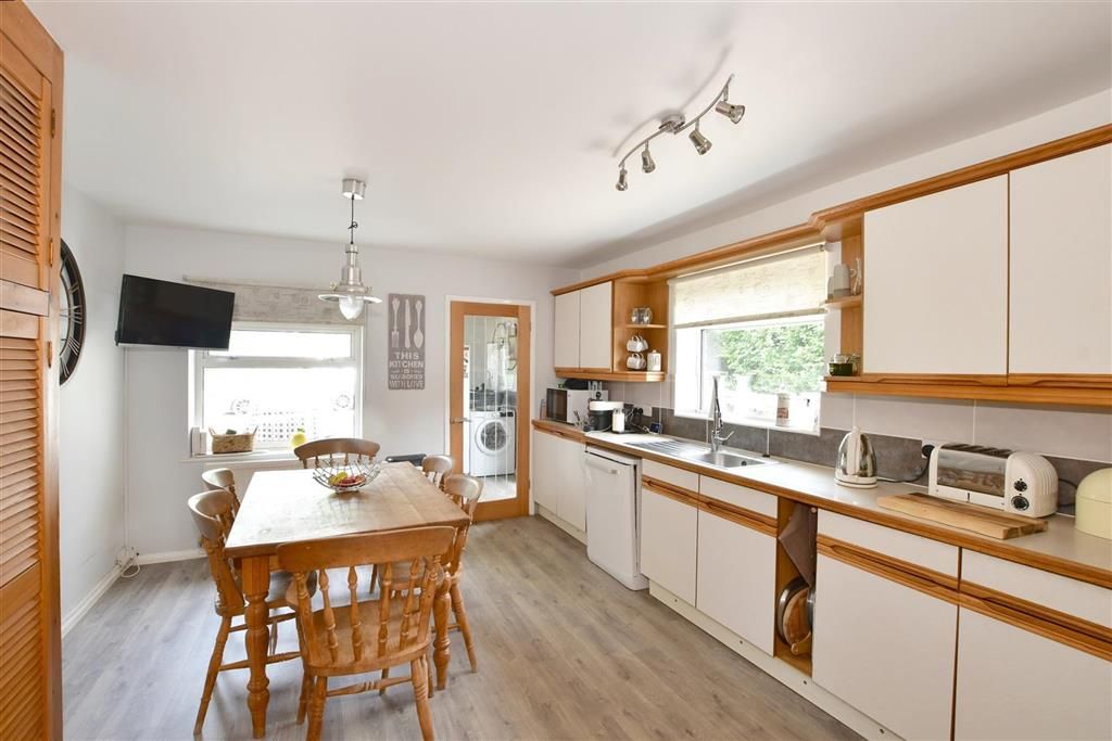 Property photo 3 of 14 Kitchen