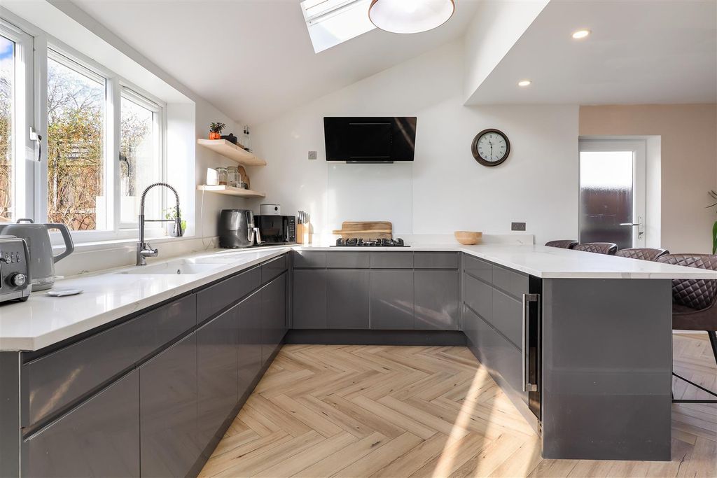 Property photo 2 of 17 Img (27)-2.Jpg