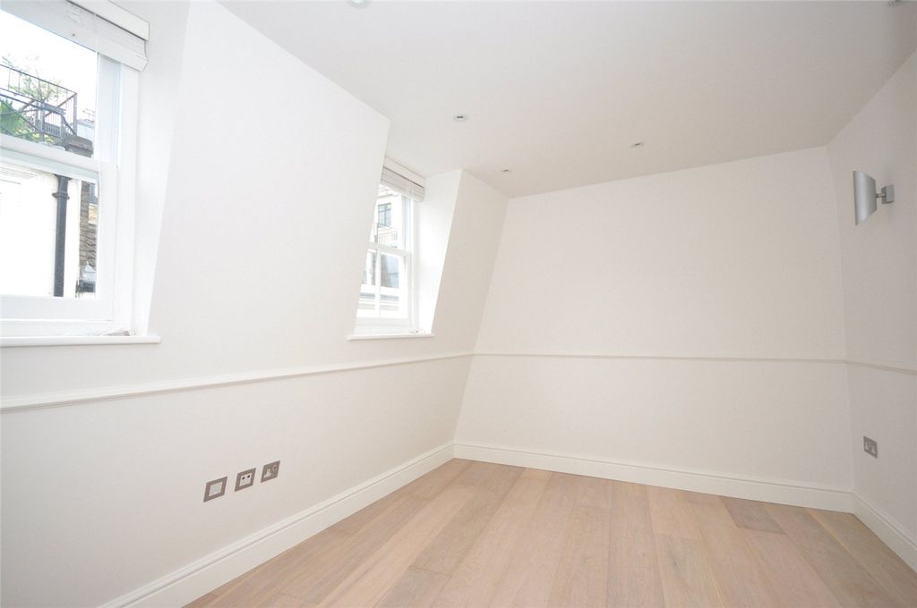 Property photo 3 of 6 Fouberts Place
