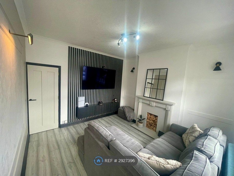 Property photo 2 of 28
