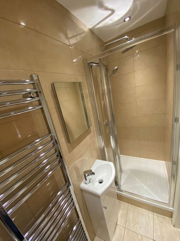 Property photo 3 of 18 Room1 Ensuite