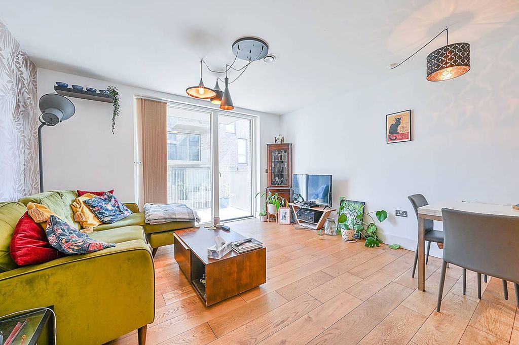 Property photo 2 of 8