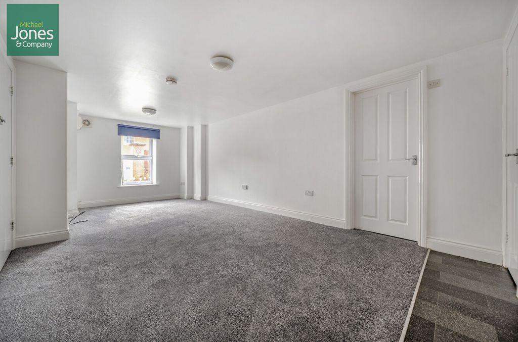 Property photo 2 of 6 Studio