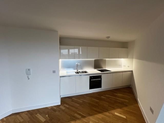 Property photo 3 of 10 Kitchen Angle
