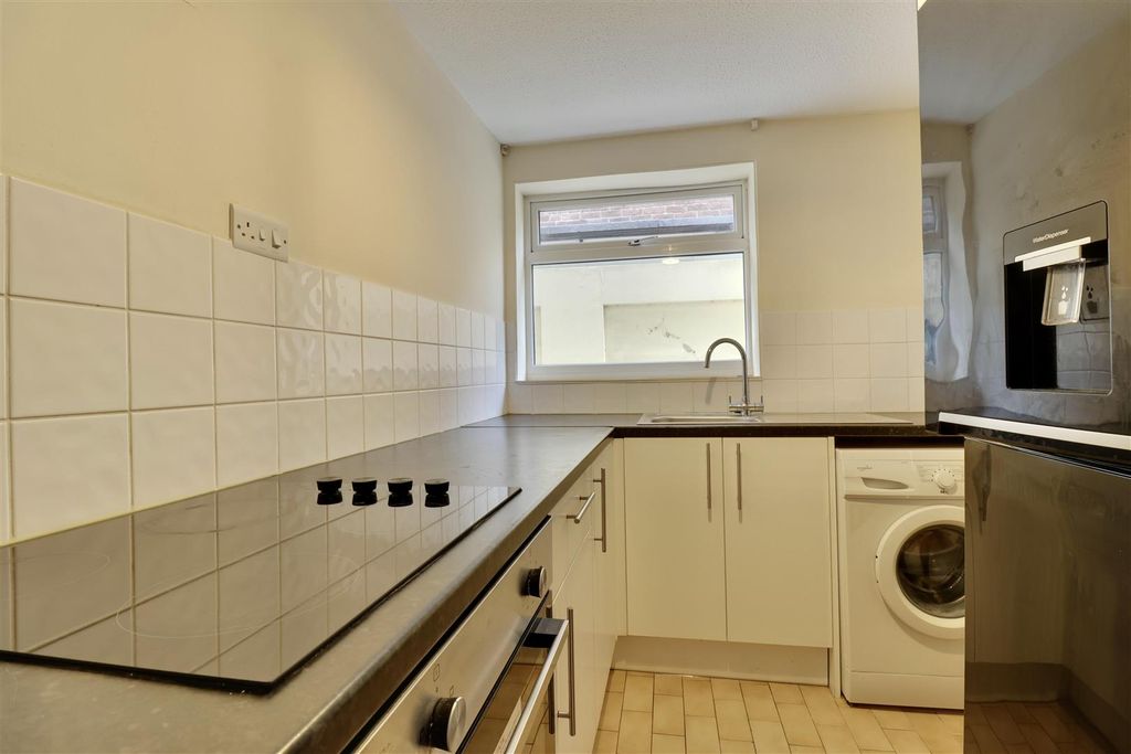 Property photo 2 of 7 492Ebac2-77Ae-433E-9225-E8D846De5D86_1_201_A.Jpeg