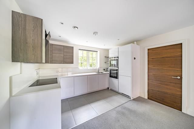 Property photo 2 of 10 Kitchen