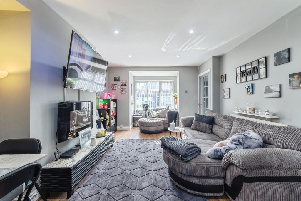 Property photo 2 of 16 Pbox-Img.Jpg