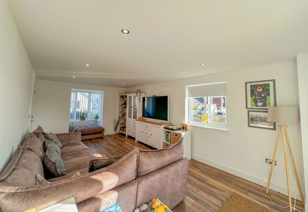 Property photo 3 of 27