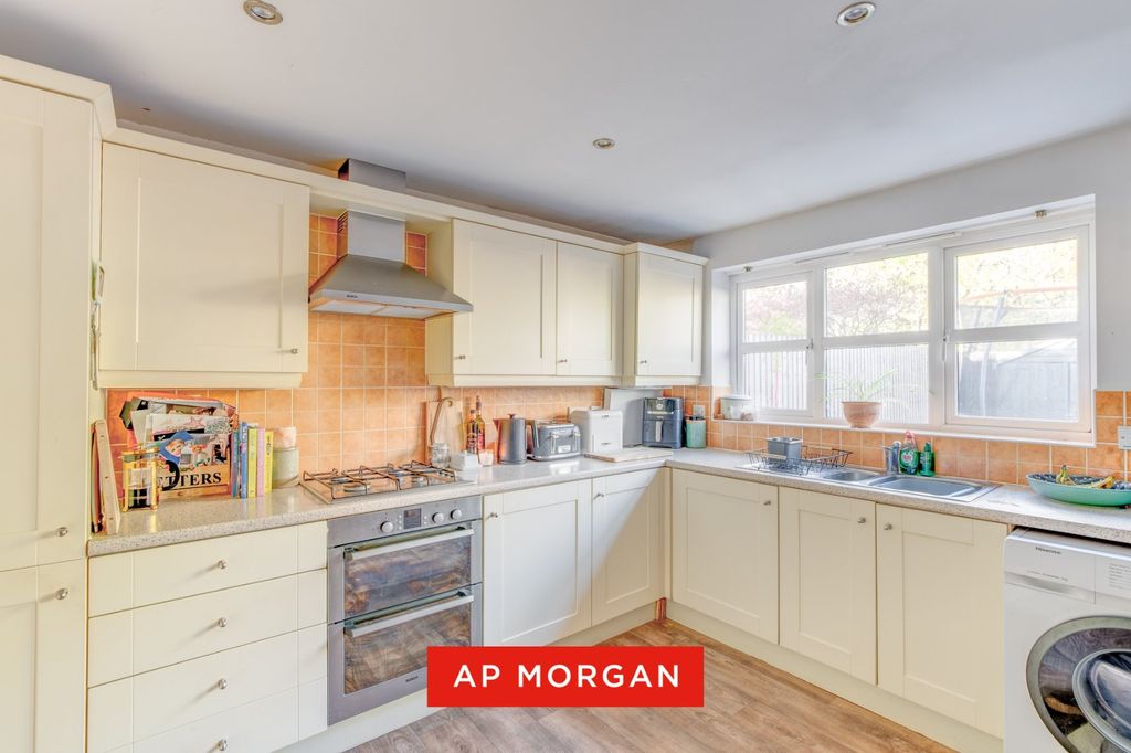 Property photo 2 of 14 Picture No. 10