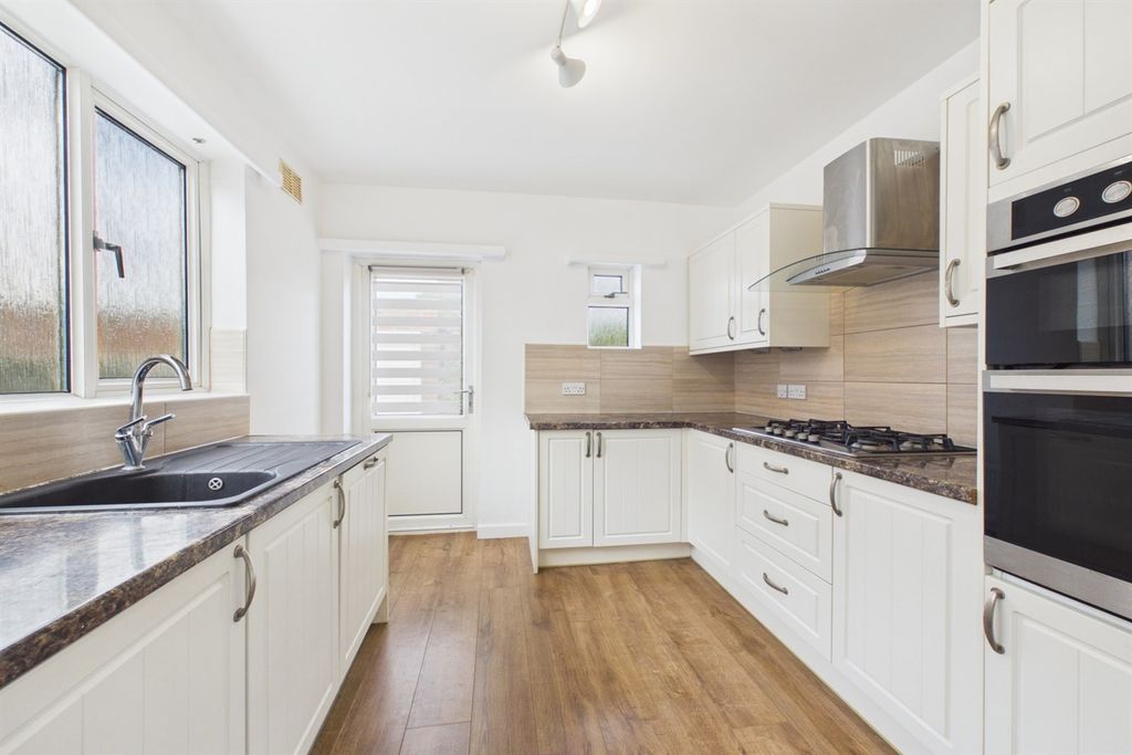 Property photo 2 of 19 Kitchen