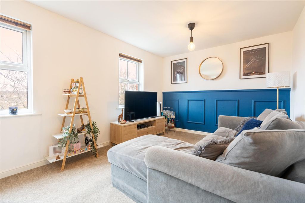 Property photo 2 of 6 Living Room