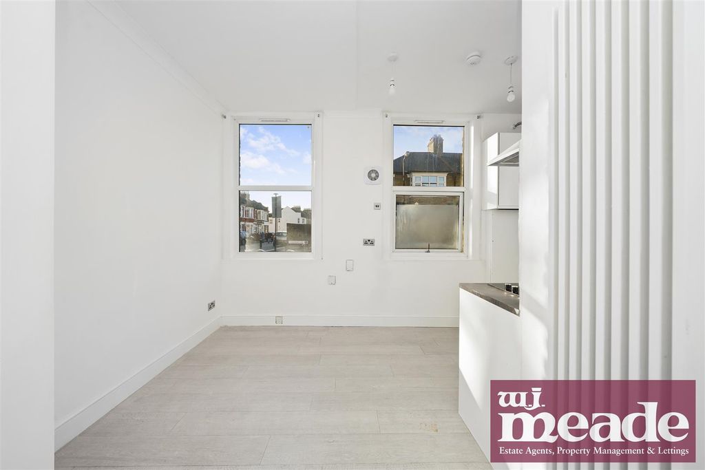 Property photo 3 of 11 Open Plan