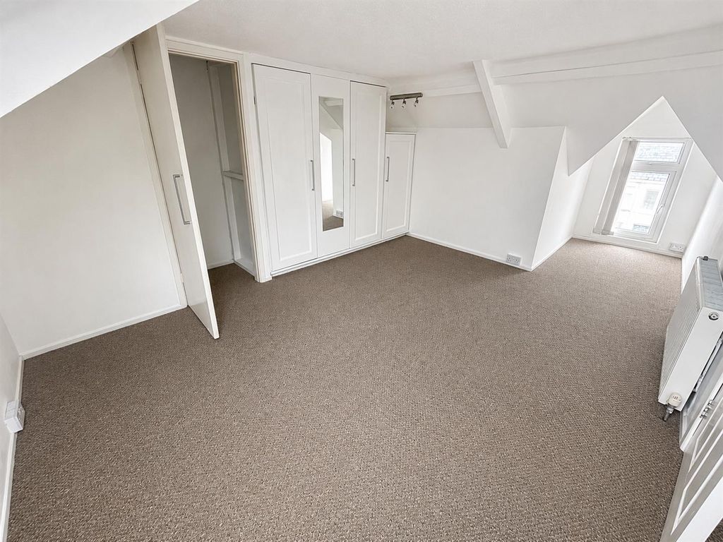 3 bed flat for saleAlexandra Road, Gorseinon, Swansea SA4 photo 5