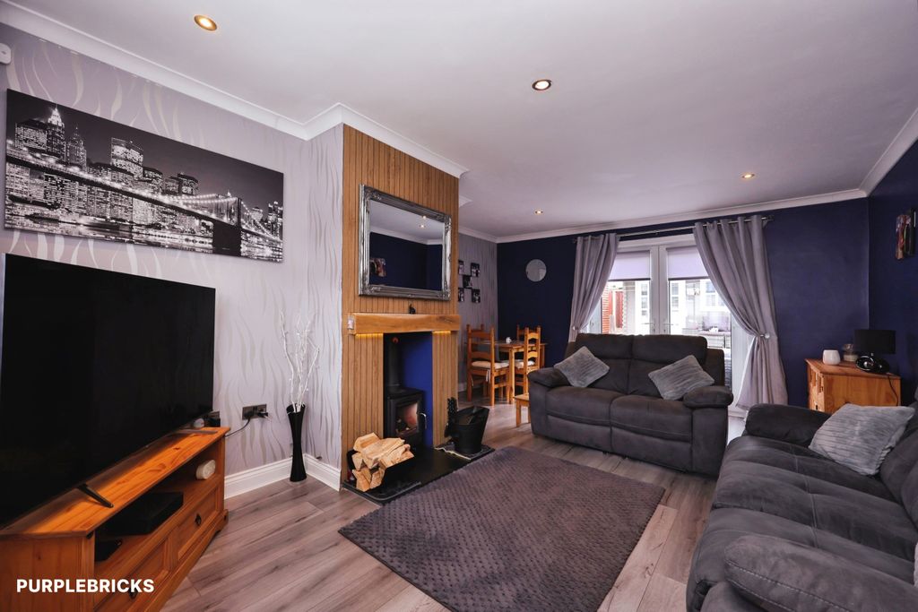 Property photo 2 of 35