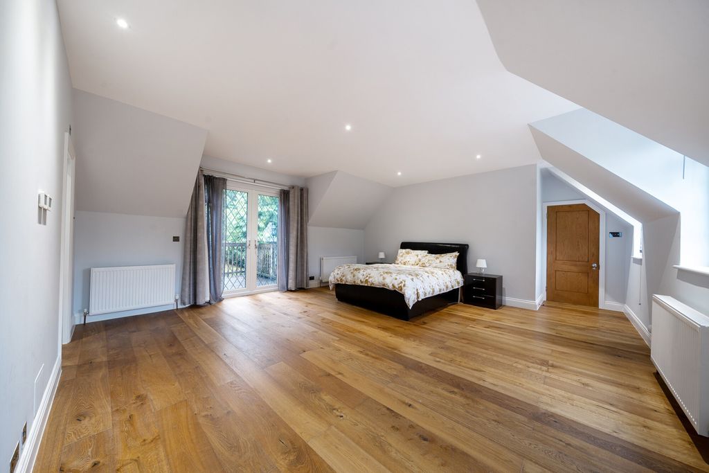 Property photo 3 of 34 1318479-1-687Bb92...