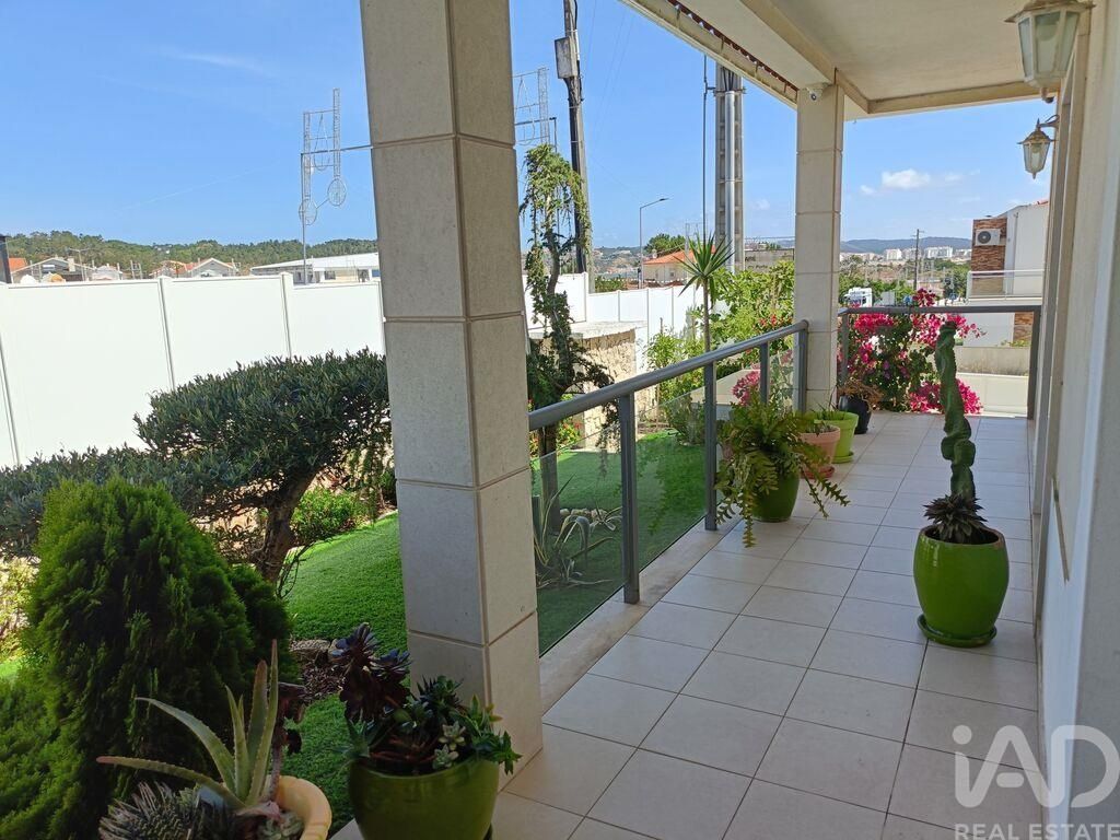 Property photo 3 of 39