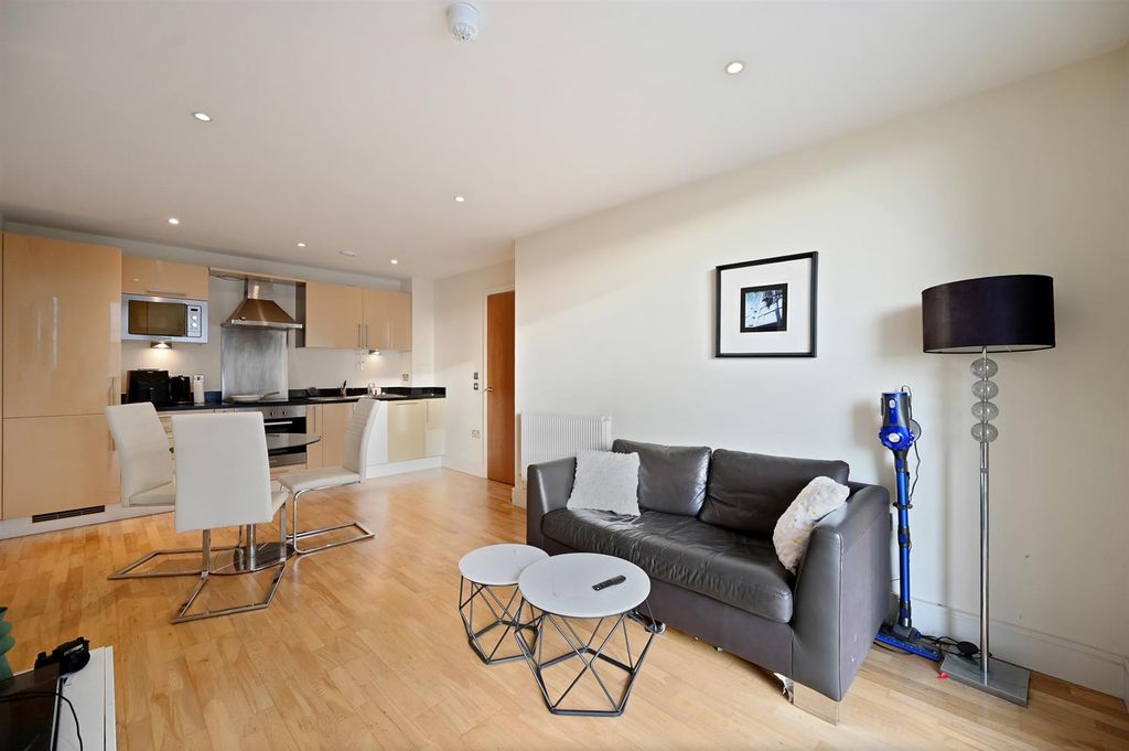 Property photo 3 of 11 Rcnc- Flat 727 Denison House- Reception 9 (1).Jpg