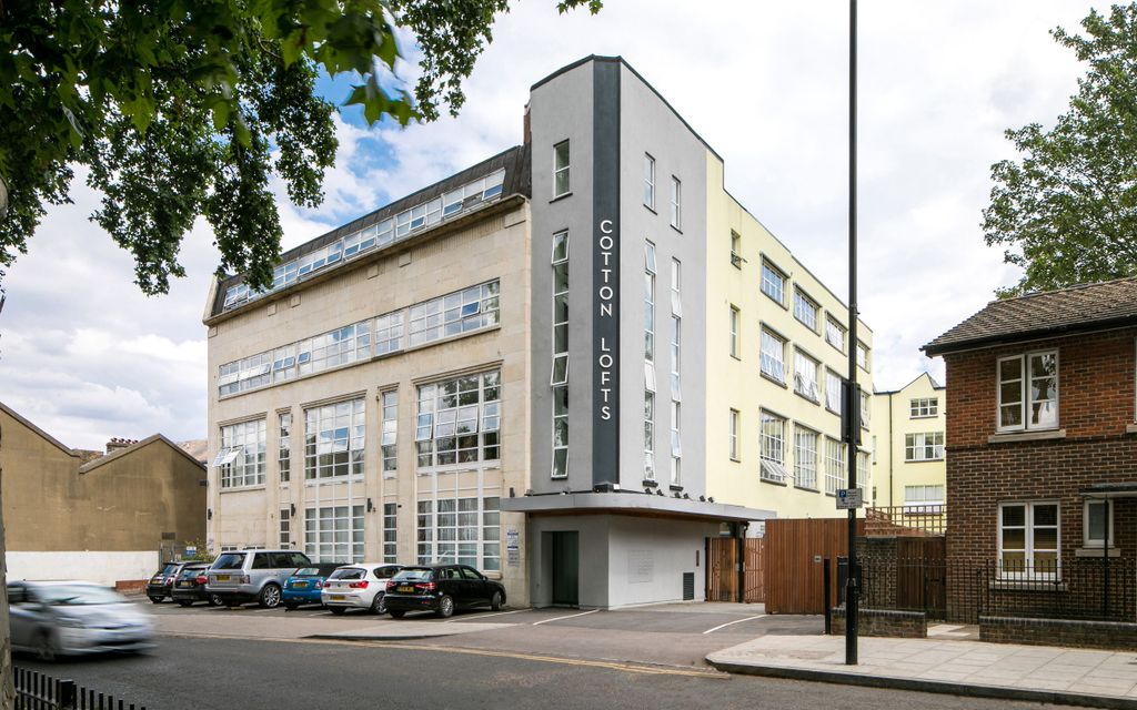 Property photo 2 of 10 Facade
